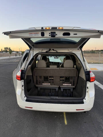 2015 Toyota Sienna XLE 8-Passenger