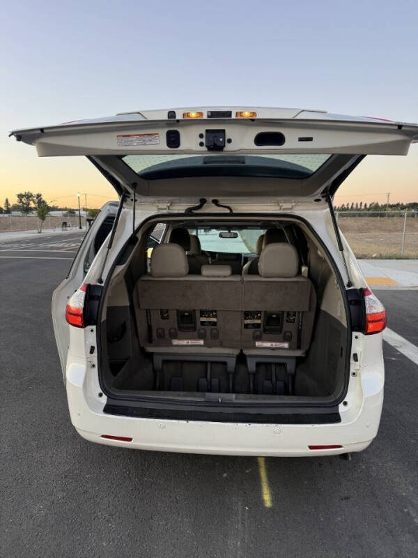 2015 Toyota Sienna XLE 8-Passenger