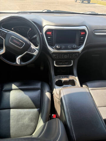 2023 GMC Acadia SLT