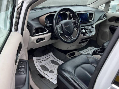 2017 Chrysler Pacifica Touring-L