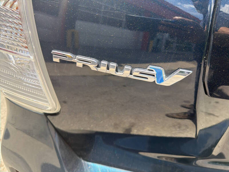 2017 Toyota Prius v Two