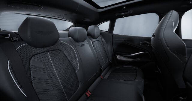 2026 Aston Martin DBX 21