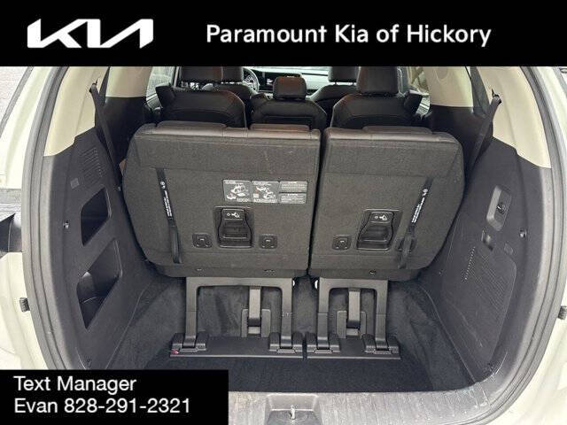 2024 Kia Carnival EX