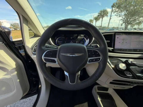 2022 Chrysler Pacifica Hybrid Touring L