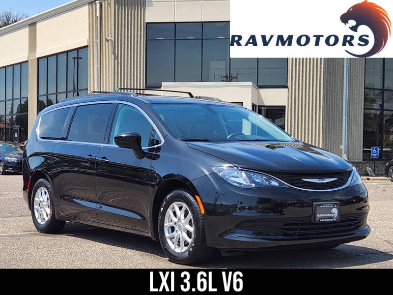 2020 Chrysler Voyager's photo