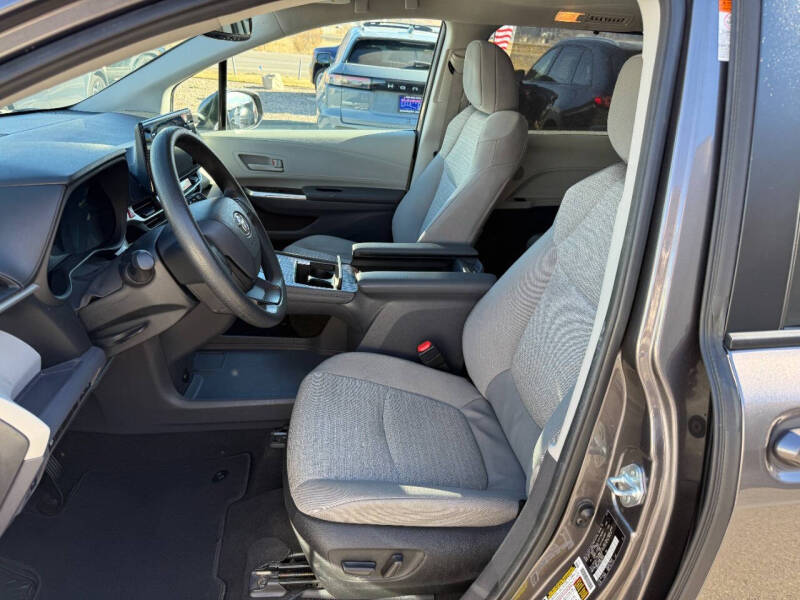 2024 Toyota Sienna LE 8-Passenger