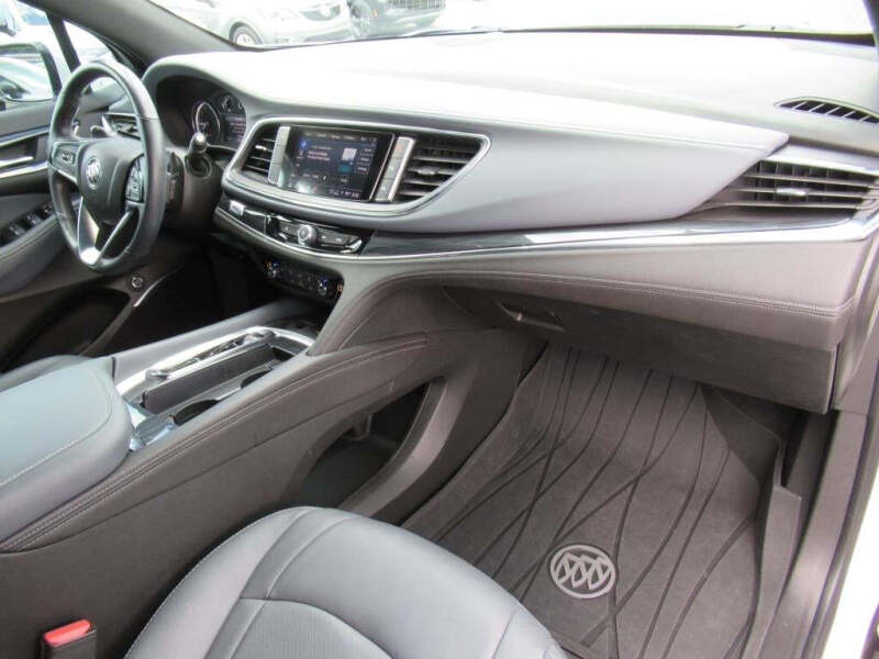 2022 Buick Enclave Essence