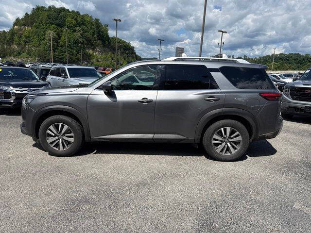 2022 Nissan Pathfinder SL