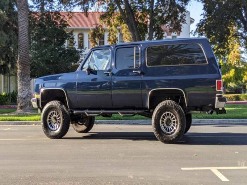 1991 GMC Suburban's photo