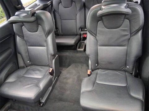 2020 Volvo XC90 T6 Momentum 6-Passenger