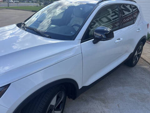 2023 Volvo XC40 B4 Ultimate Dark Theme