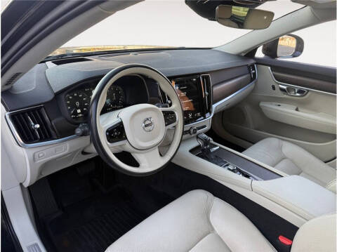 2020 Volvo V90 Cross Country T6