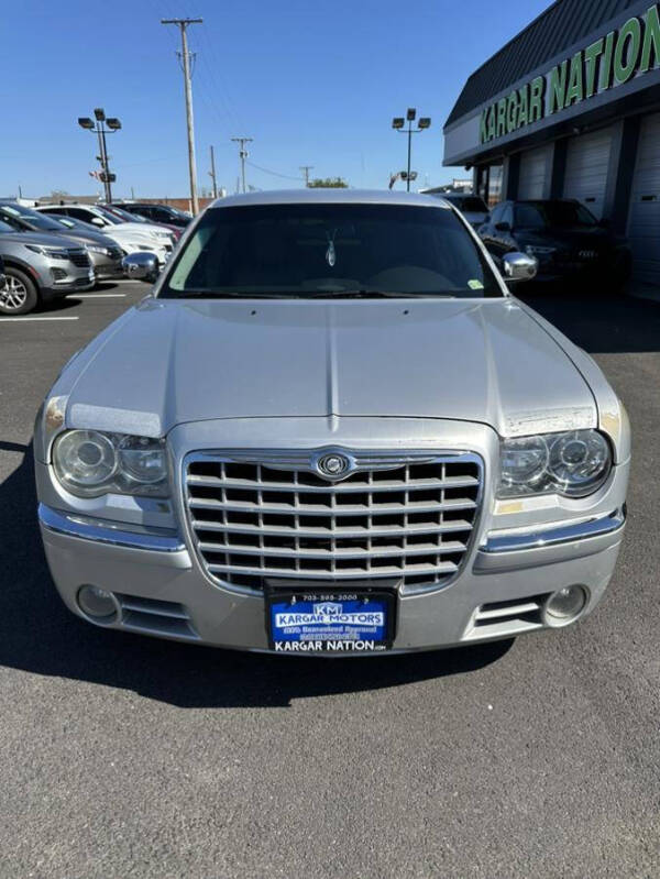 2005 Chrysler 300 C's photo
