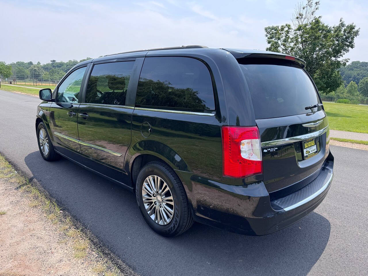 2014 Chrysler Town and Country 33