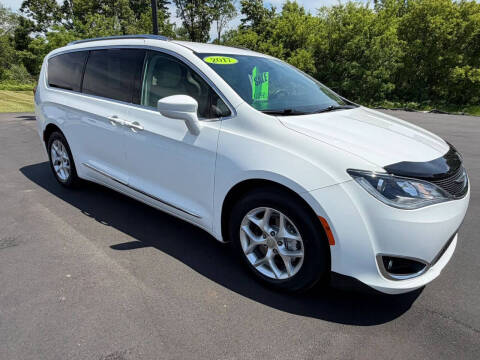 2017 Chrysler Pacifica Touring-L Plus