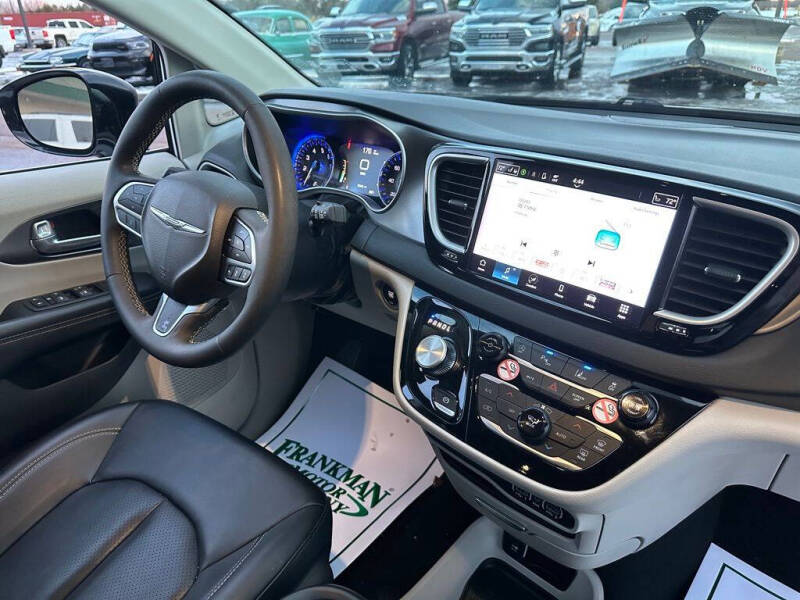 2024 Chrysler Pacifica Touring L