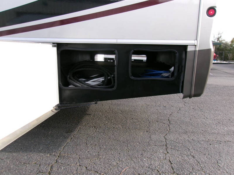 2013 Thor Motor Coach Challenger 37kt