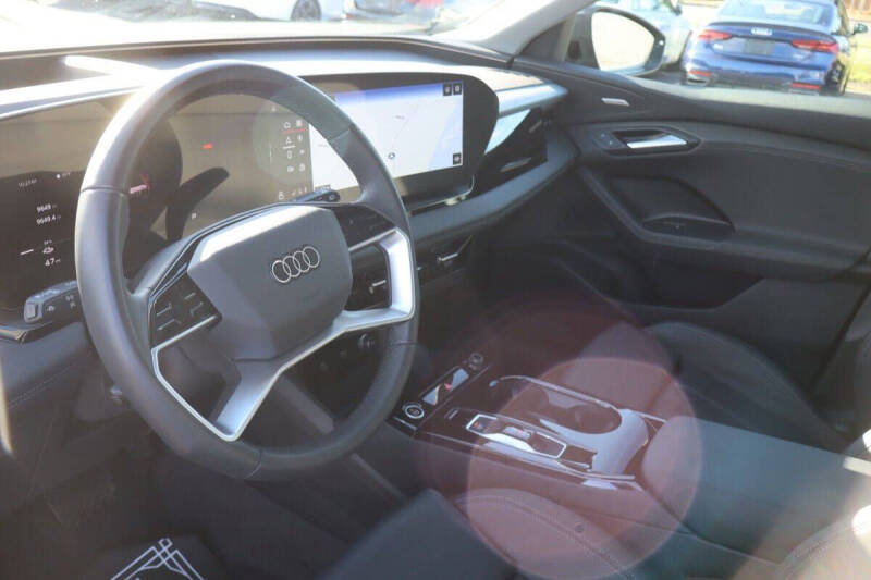 2025 Audi Q6 e-tron quattro Premium Plus