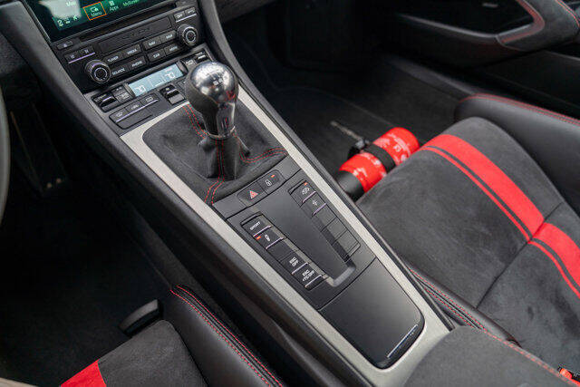 2018 Porsche 911 24