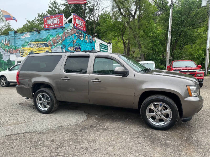 2014 Chevrolet Suburban 4WD 1500 LT's photo