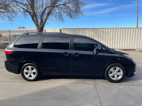 2016 Toyota Sienna LE 7-Passenger Auto Access Seat