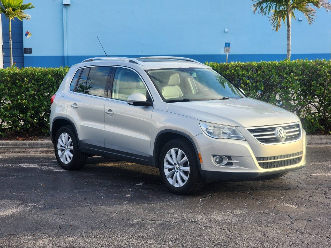 2011 Volkswagen Tiguan for sale at JT AUTO INC in Oakland Park, FL