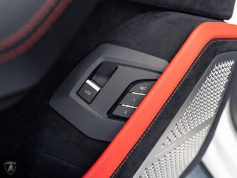 2024 Lamborghini Urus Performante