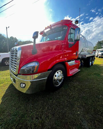 2012 Featherlite CASCADIA
