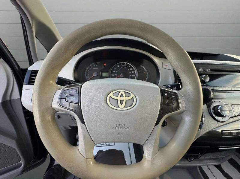 2014 Toyota Sienna LE 8-Passenger