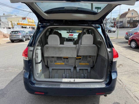 2011 Toyota Sienna LE 8-Passenger