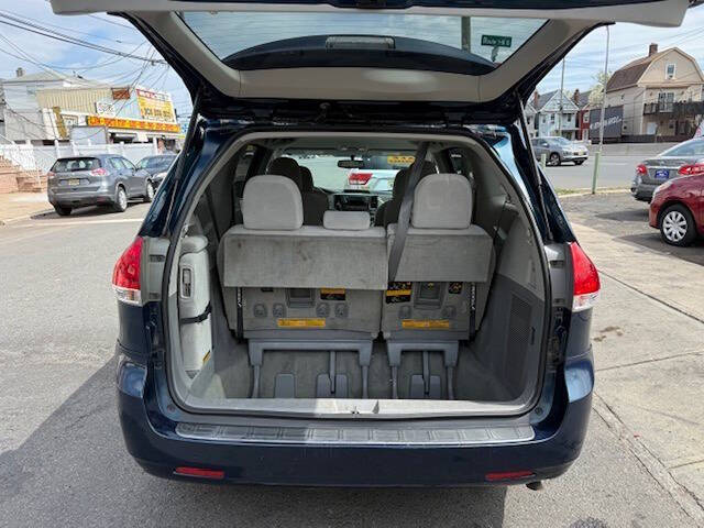 2011 Toyota Sienna LE 8-Passenger
