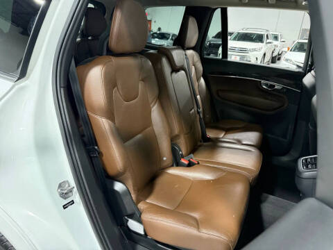 2019 Volvo XC90 T6 Momentum