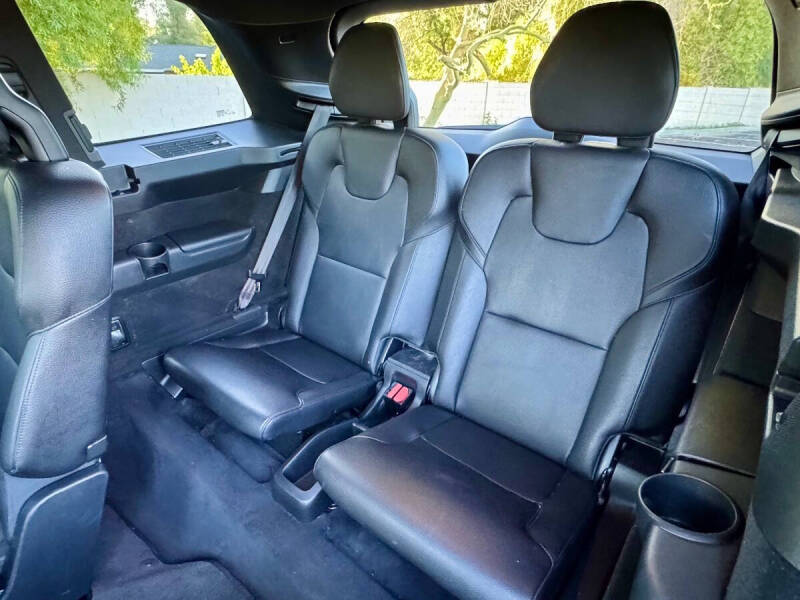 2020 Volvo XC90 T6 Momentum 6-Passenger