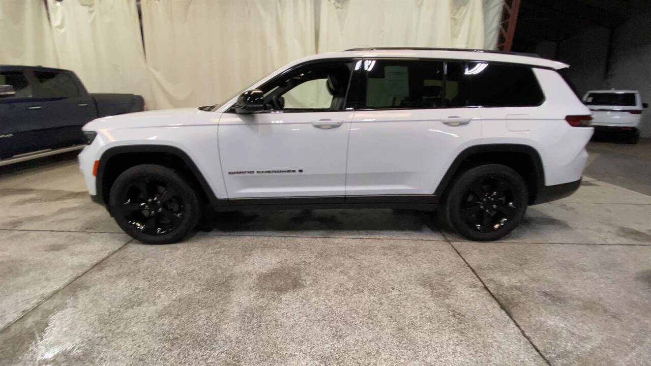 2023 Jeep Grand Cherokee L for sale at Victoria Auto Sales in Victoria, MN