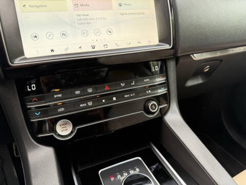 2019 Jaguar F-PACE 25t Premium