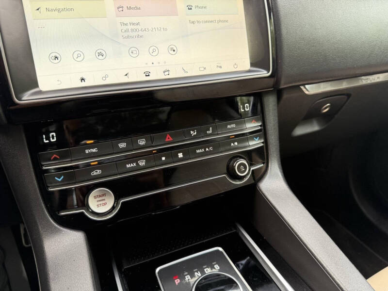 2019 Jaguar F-PACE 25t Premium