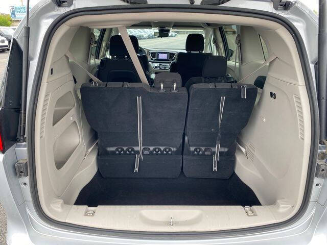 2023 Chrysler Voyager LX