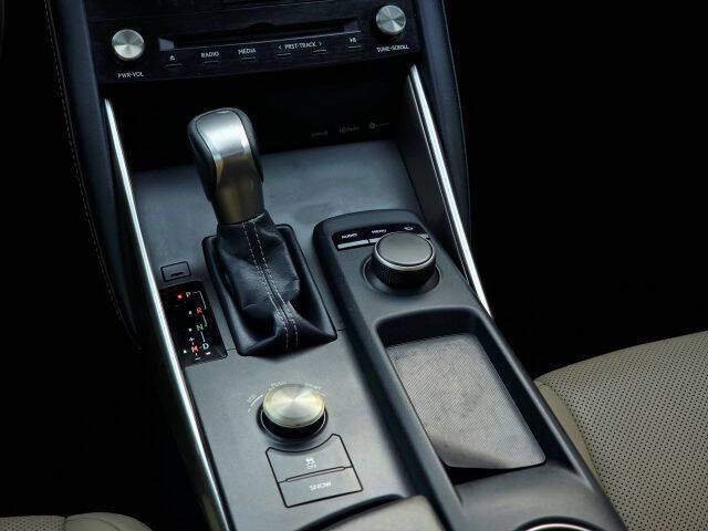 2017 Lexus IS 200t