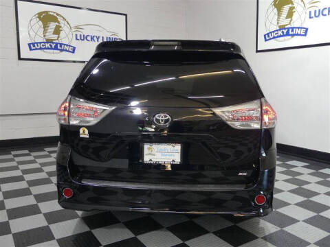 2017 Toyota Sienna SE Premium 8-Passenger