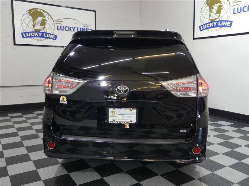 2017 Toyota Sienna SE Premium 8-Passenger