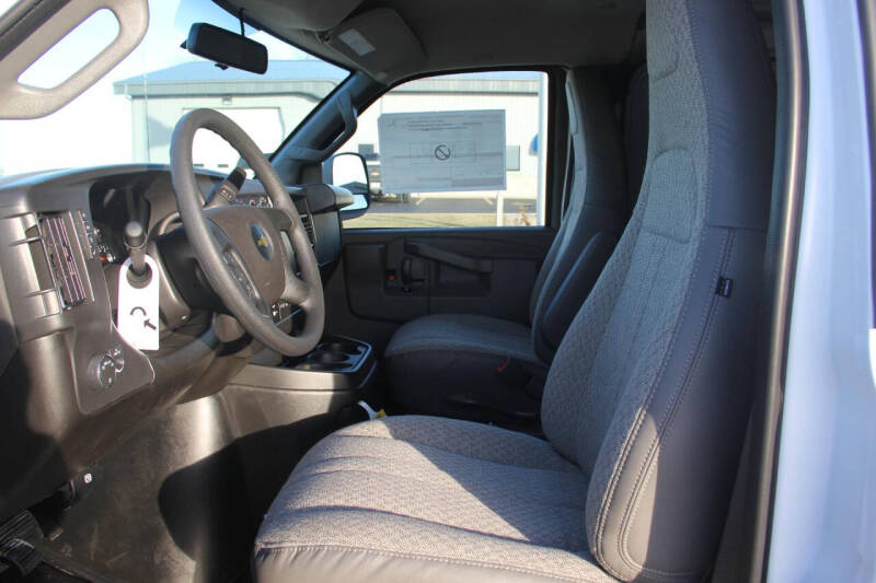 2025 Chevrolet Express 3500