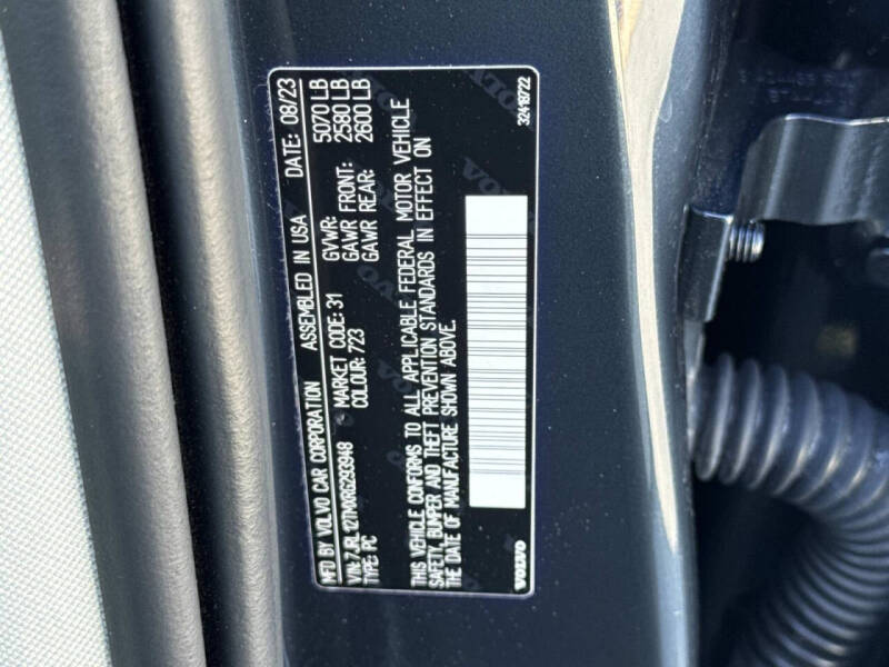 2024 Volvo S60 B5 Ultimate Dark Theme