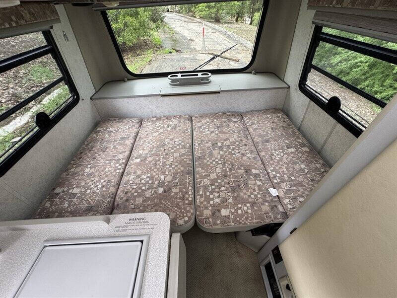 2002 Winnebago Rialta 22QD