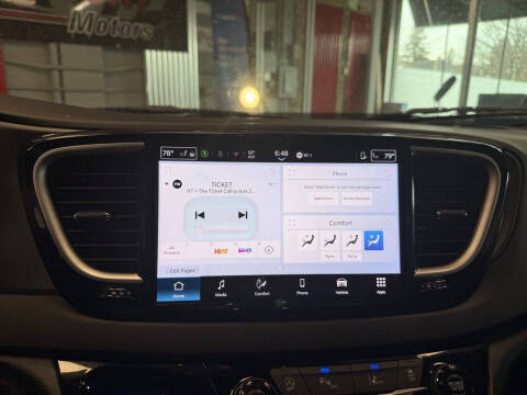2025 Chrysler Pacifica Select