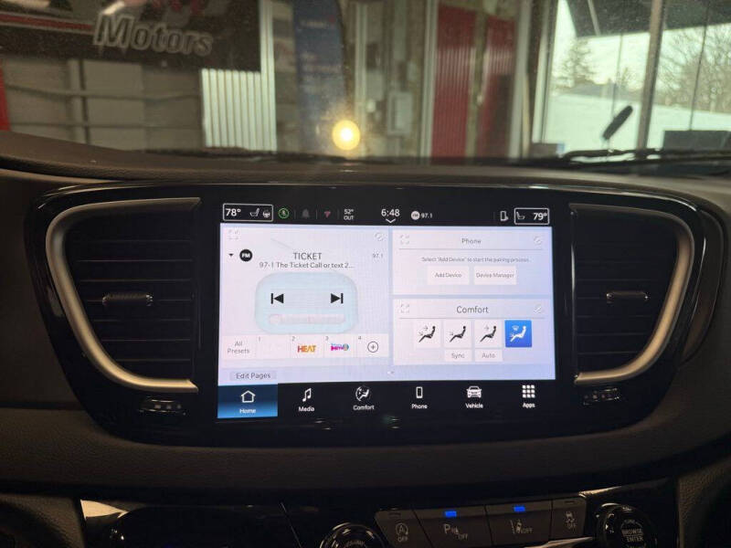 2025 Chrysler Pacifica Select