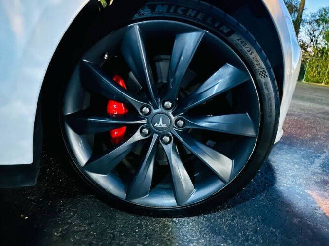 2015 Tesla Model S P85D