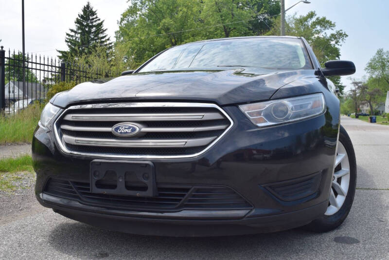 2014 Ford Taurus SE