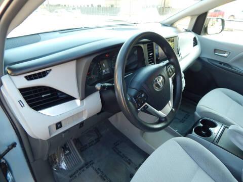 2015 Toyota Sienna LE 8-Passenger