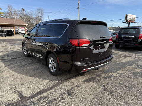 2017 Chrysler Pacifica Touring-L Plus