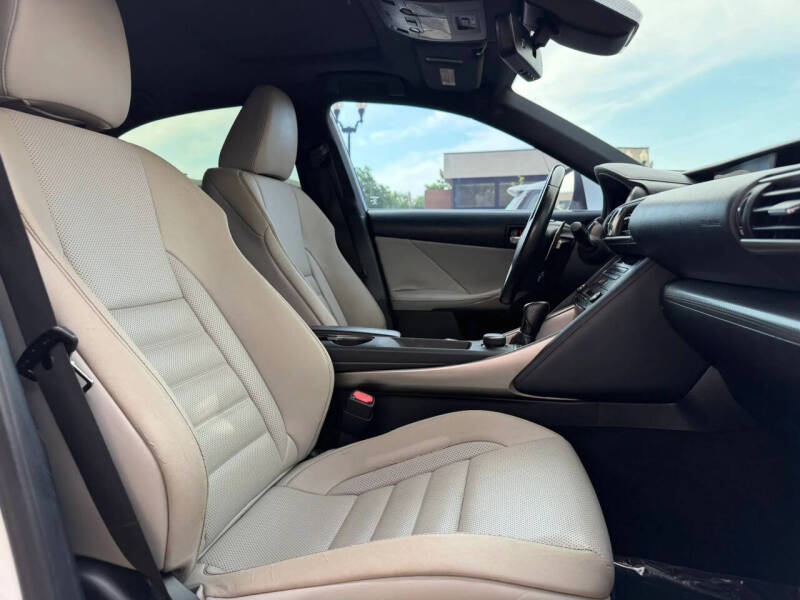 2017 Lexus IS 200t